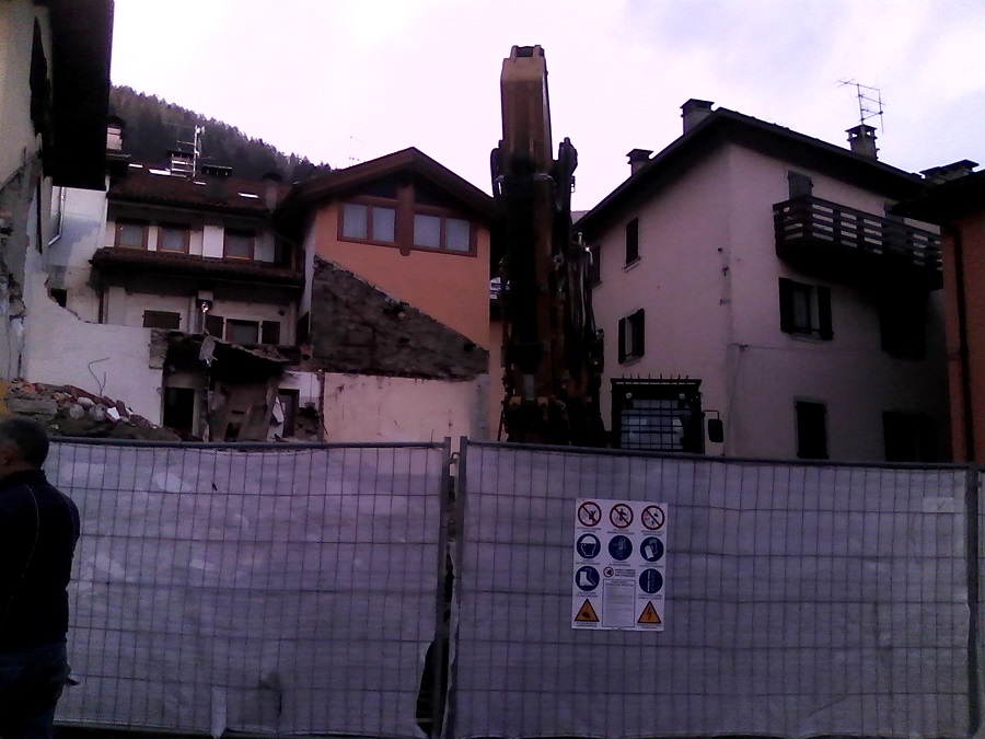 Edificio demolito (foto Flavia Salvaterra)