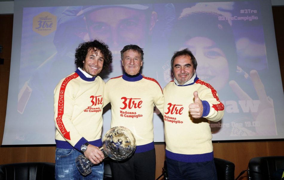 Da sinistra: Giorgio Rocca, Piero Gros e Ivano Edalini con la Maglia Fulmine in una precedente edizione del 3Tre on Tour a Milano (Credits: Pentaphoto)