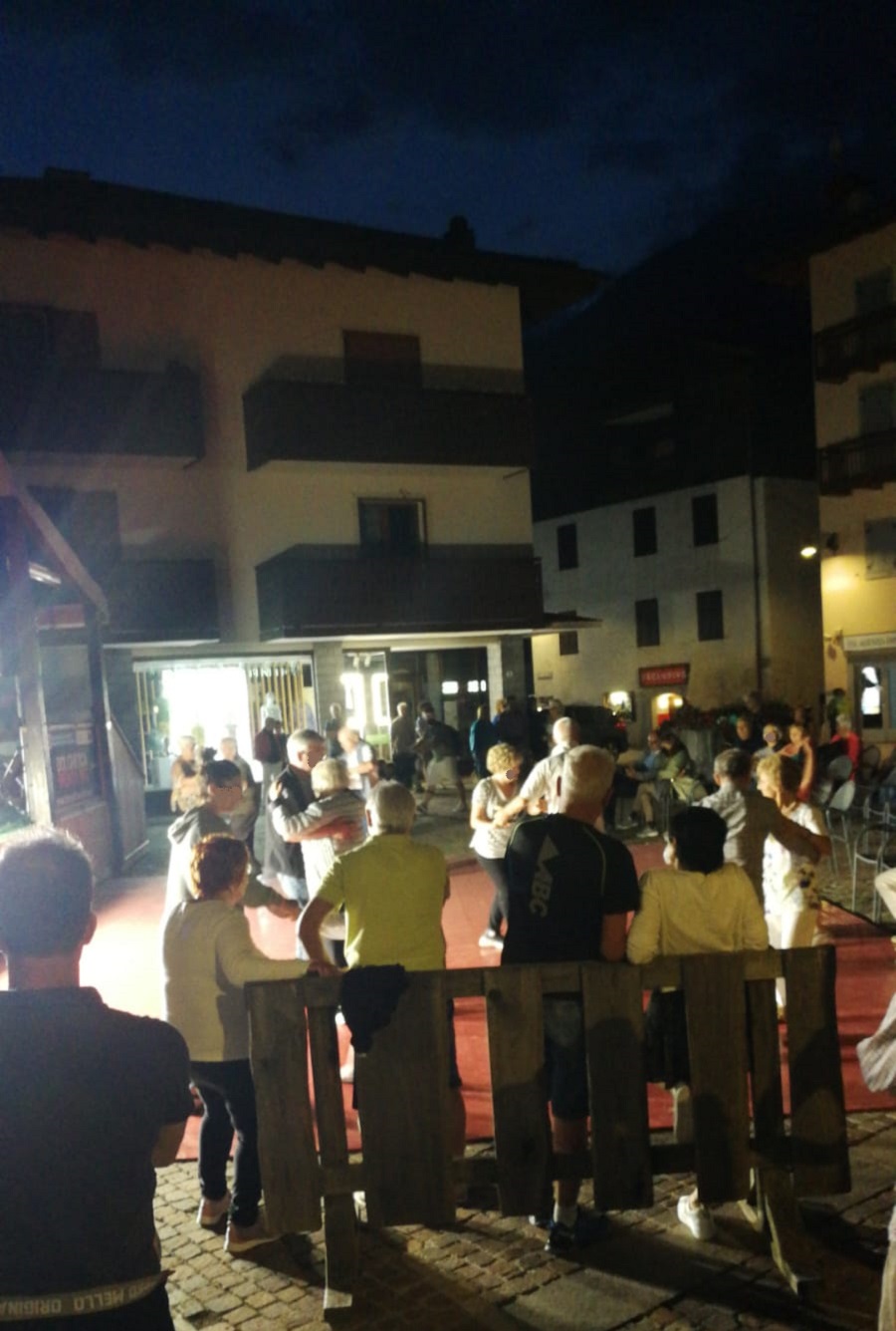 29 giugno 2022 - Il ballo liscio in piazza Carera