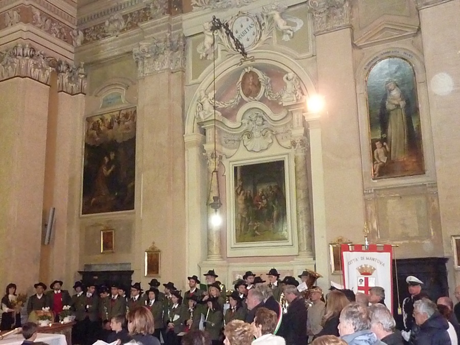 Pellegrinaggio 2012. L'altare in S. Martino restaurato