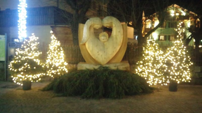 Apprezzate le luminarie natalizie “fai da te” del Comune di Pinzolo