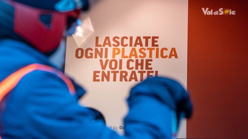 “Lasciate ogni plastica, o voi che entrate”. Bando di tutti i prodotti plastici nella Skiarea Pejo