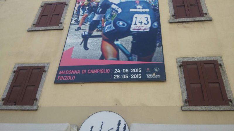 A maggio 2020 il Giro d’Italia farà di nuovo tappa a PinzoloCampiglio, ma il manifesto è ancora quello del 2015!