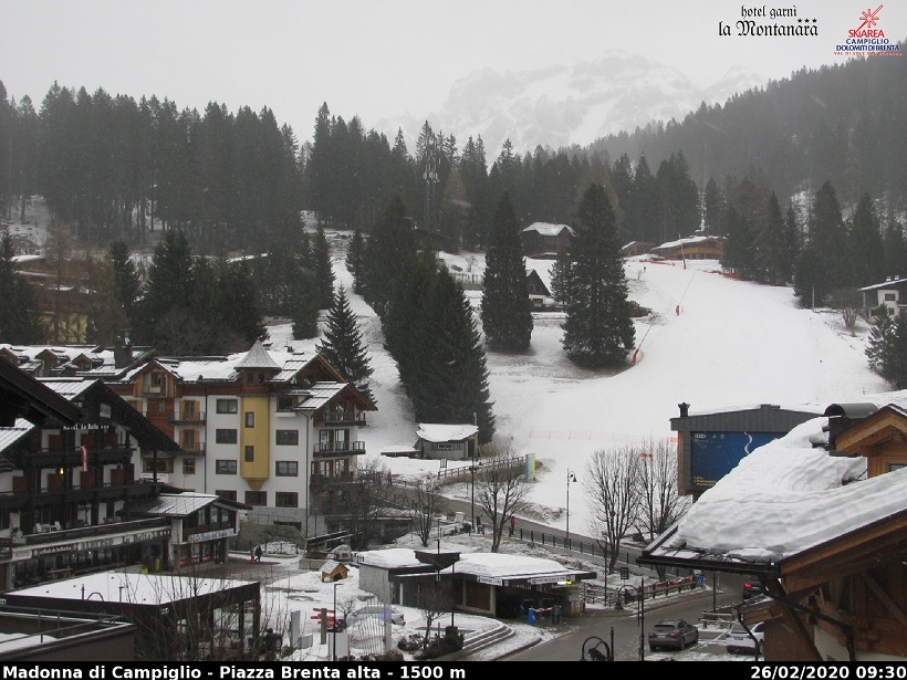 Freddo e qualche fiocco di neve sulla skiarea Campiglio. Da domani torna il sole fino a domenica