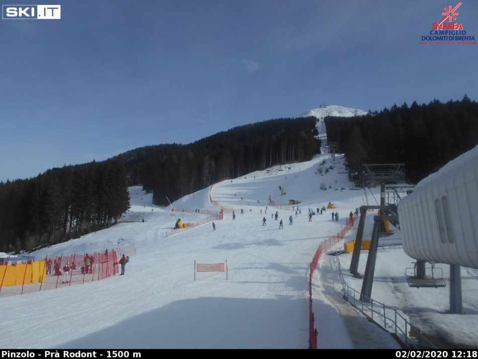 Ennesimo fine settimana di sole. Tantissimi sciatori sulle piste della skiarea Campiglio