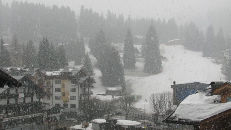 Fitta nevicata sulla “Perla delle Dolomiti”