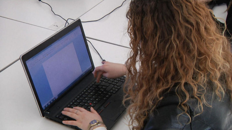 Fondazione Caritro dona 700 tablet alla scuola trentina: il ringraziamento dell’assessore Bisesti