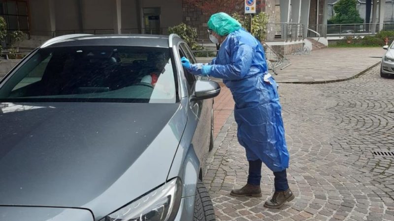 Giornata di lutti e di speranze di guarigione: il coronavirus si combatte su tutti i fronti