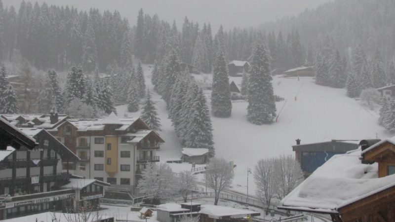 A Madonna di Campiglio sta nevicando moltissimo: un paesaggio da favola!