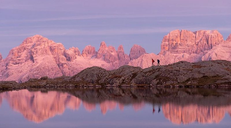 Il lago Nero è ormai un “cult” tra gli appassionati di Instagram