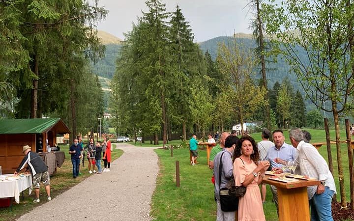 Il forte temporale non ferma l’apericena alla Pineta