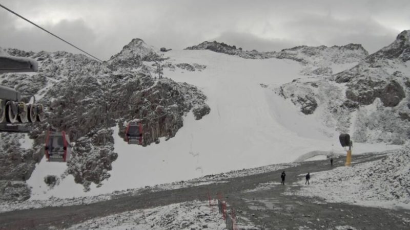 Brusco calo delle temperature: sulle cime torna la neve