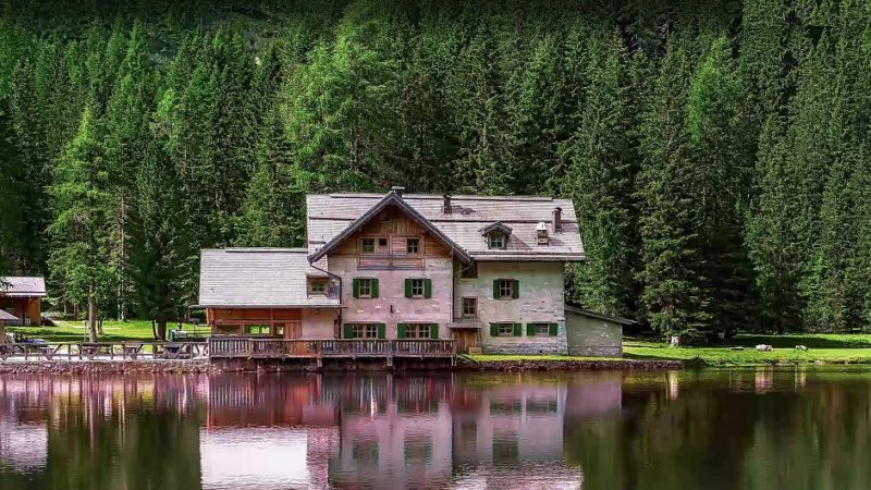 Anche Amazon Prime apprezza la bellezza unica del lago di Nambino