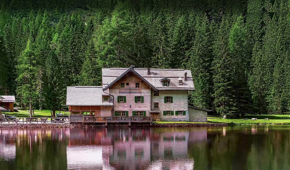 Anche Amazon Prime apprezza la bellezza unica del lago di Nambino