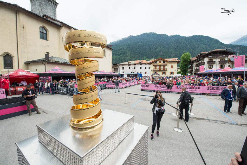 Mikel Landa sul podio di Campiglio 2015