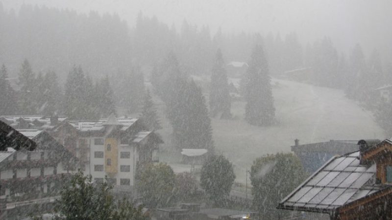 Fitta nevicata in corso a Madonna di Campiglio