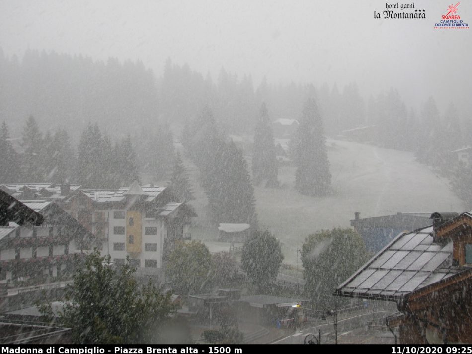 Fitta nevicata in corso a Madonna di Campiglio