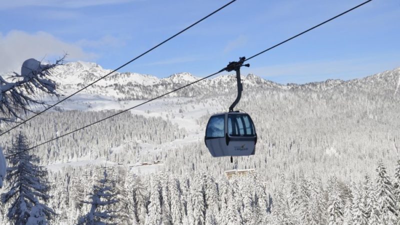 Riduzione del numero di sciatori, mascherine obbligatorie e cabinovie al 50%. Proposta alla Conferenza delle Regioni