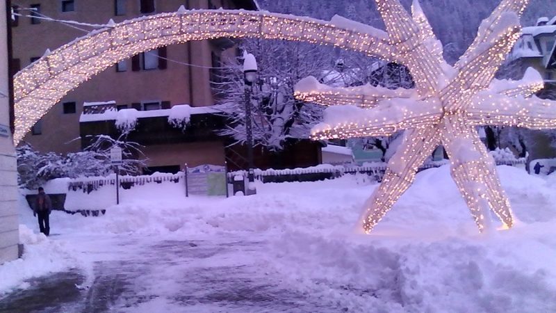 Tanta e soffice neve anche in paese a Pinzolo