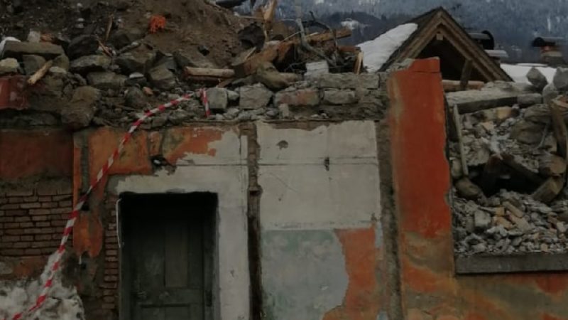 Demolito il vecchio panificio lungo via Genova