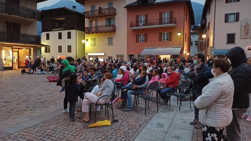 Buon successo di pubblico per Mago Giorgi show, il primo spettacolo in piazza dell’estate 2021