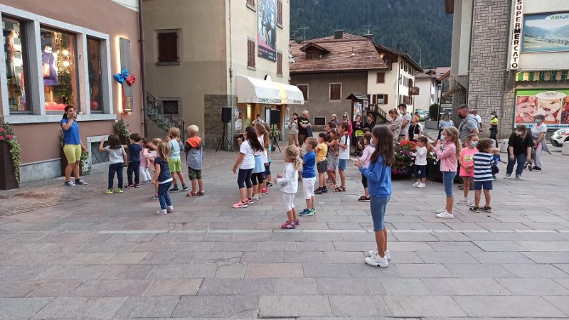 La “Baby Dance” scatena i bambini al ritmo di “Per fare dei canéderli”