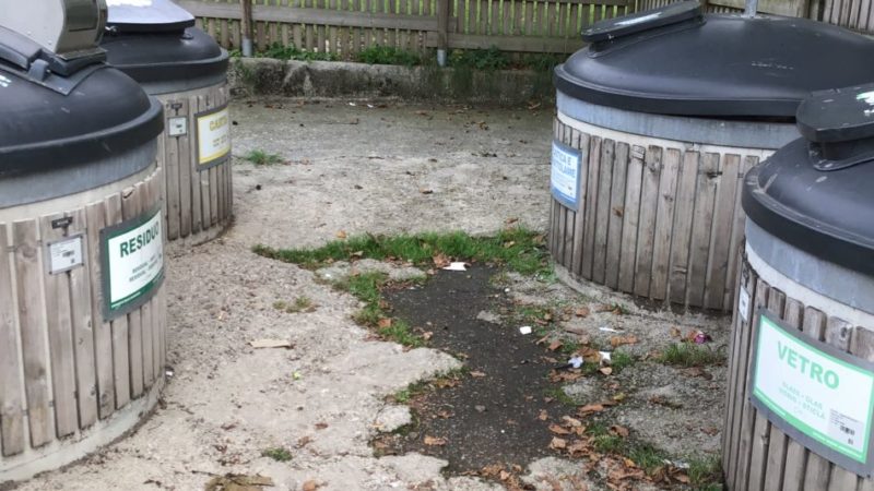 Un nostro lettore ci segnala la necessità di un piccolo intervento del Comune in via Fucine