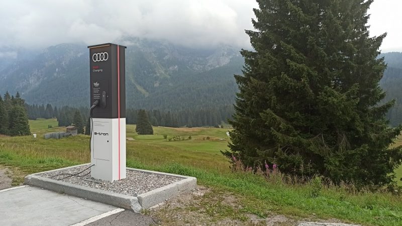 Non c’era altro punto dove posizionare la colonna di ricarica Audi a Campo Carlo Magno?