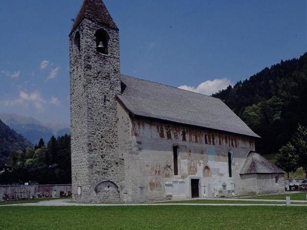Risarcimento tombe danneggiate del cimitero di san Vigilio