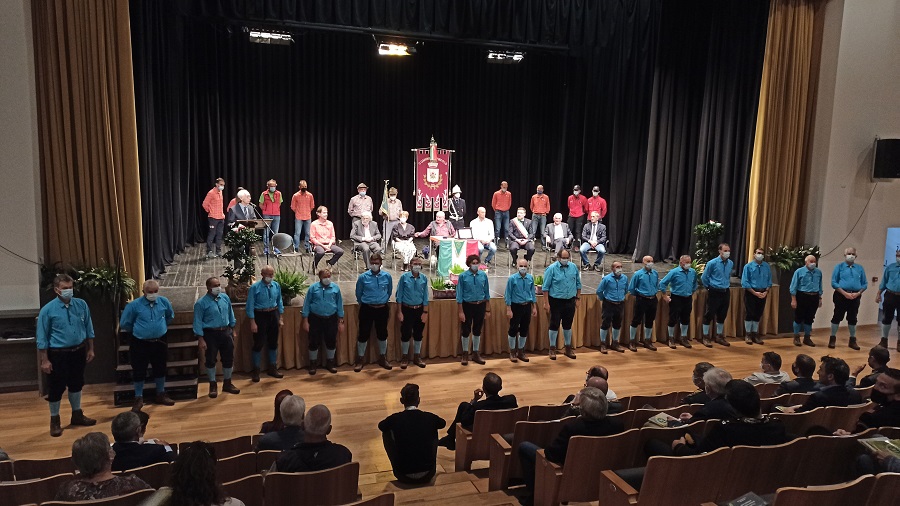 Cerimonia con il coro Presanella