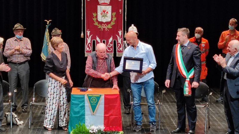 Consegnata a Silvio Mondinelli la 50esima Targa d’argento del Premio di Solidarietà Alpina