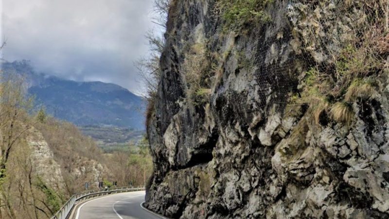 L’assessore Mattia Gottardi annuncia su facebook l’avvio dei lavori di demolizione della parete rocciosa in prossimità del ponte dei servi