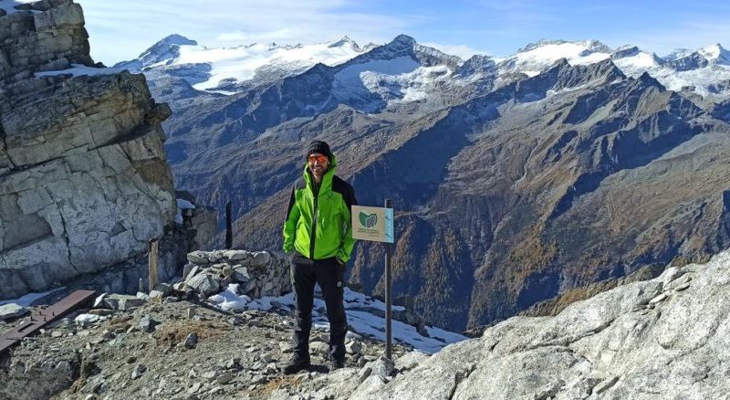 Lavori in quota: posate trecento tabelle per segnalare i confini del Parco Naturale Adamello Brenta e delle Riserve