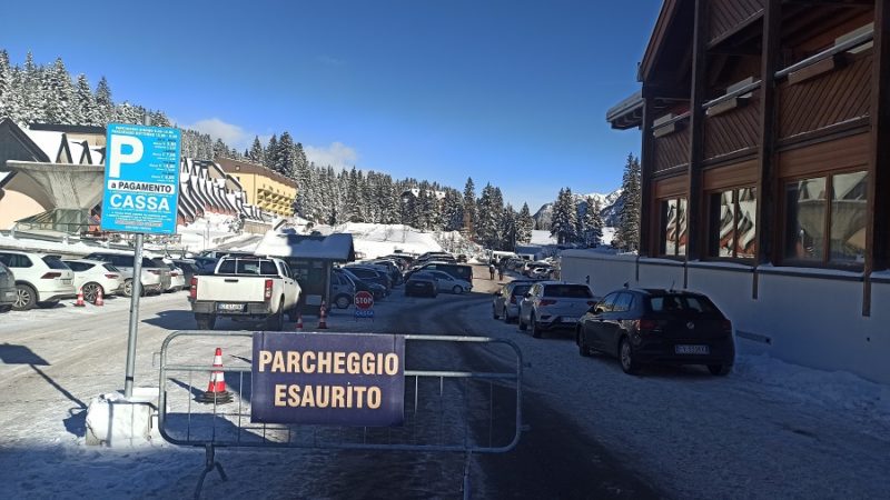 Anche oggi parcheggio esaurito al Grostè