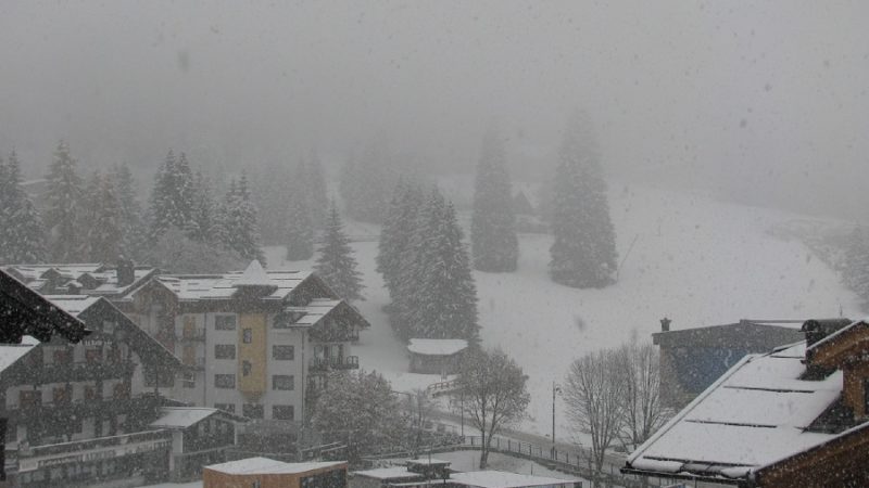 Nevicata in corso sulla skiarea Campiglio