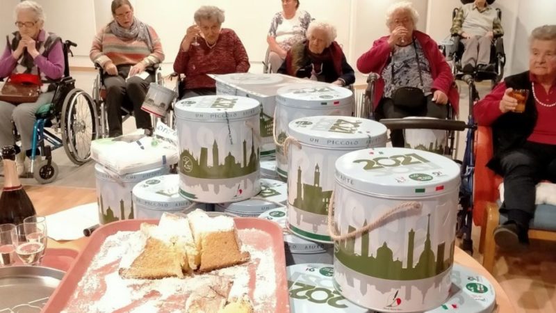 Gli Alpini di Pinzolo hanno consegnato i panettoni ai nostri anziani della Rsa