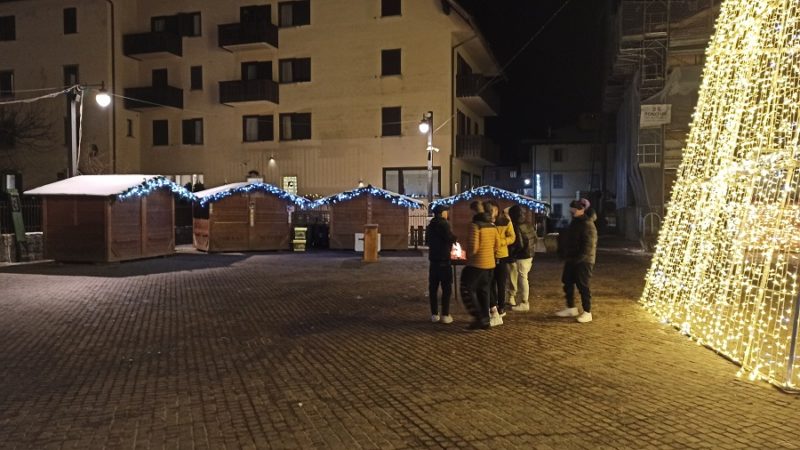 E’ stata una piacevole sorpresa, stamattina, imbattersi nelle casette natalizie in piazza Carera