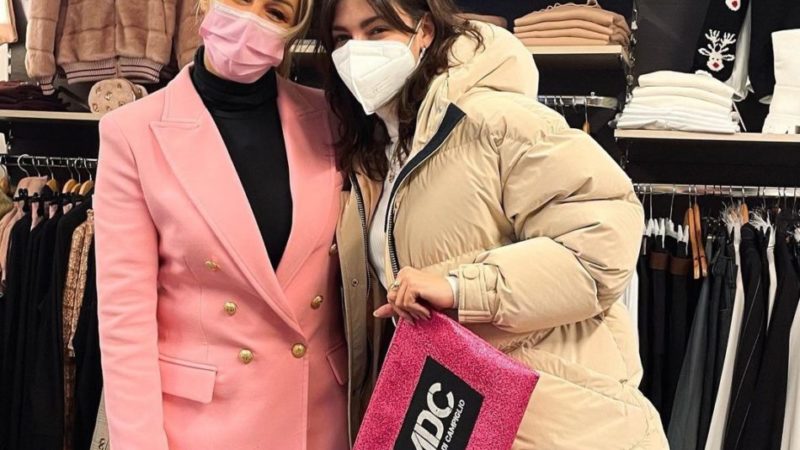 L’attrice spagnola Ursula Corberò (quasi 25 milioni di followers) in vacanza nella skiarea Campiglio