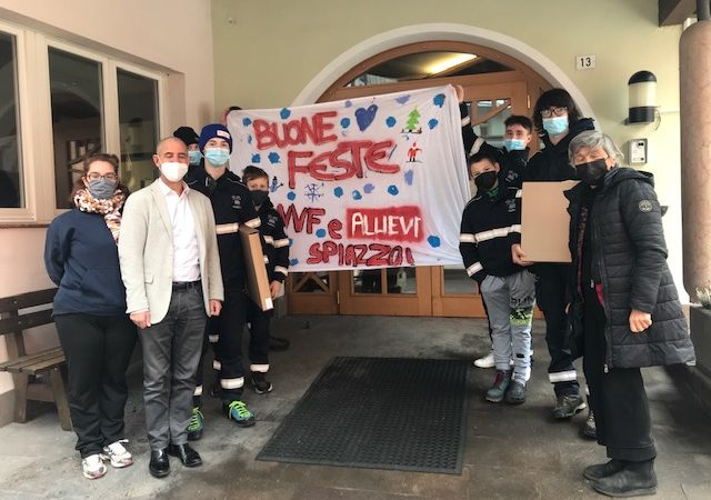 MESSAGGIO DI AUGURI DEGLI ALLIEVI VIGILI DEL FUOCO DI SPIAZZO AGLI OSPITI CASA DI RIPOSO DI SPIAZZO