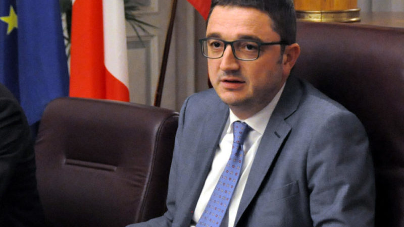 Scuola e trasporti: vale il green pass base. Ma serve prenotare il vaccino