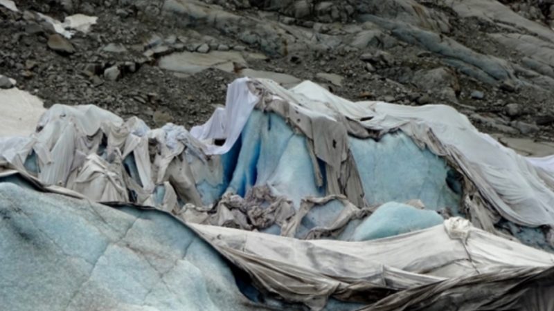 Coprire i ghiacciai non significa salvarli, è greenwashing