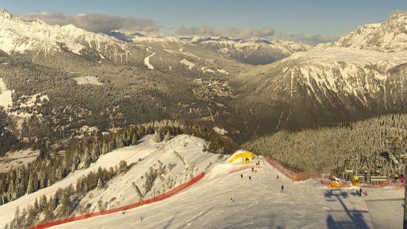 Sole, neve e tanti sciatori nella skiarea Campiglio