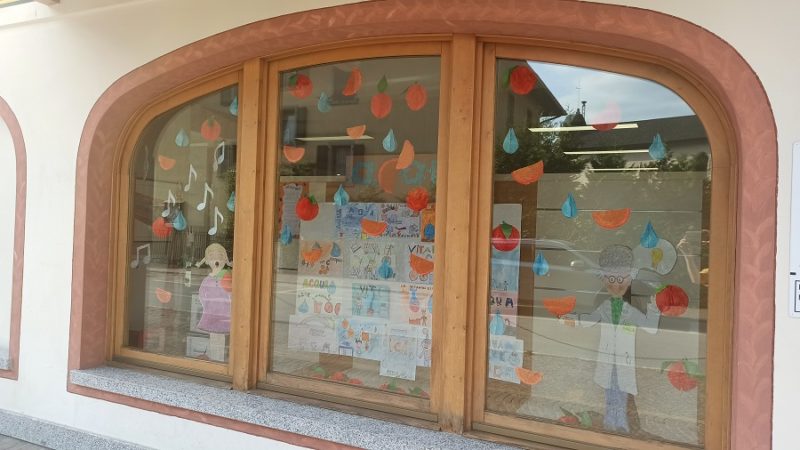 “La Vitamina C” dei bambini della classe 3^ della Scuola primaria di Darè alla Farmacia Scaglia di Pinzolo