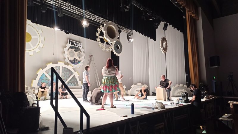 Fervono i lavori in vista della serata del “Festival della Canzone Europea dei Bambini”