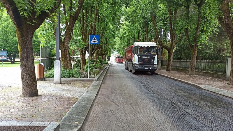 Iniziati i lavori di asfaltatura della Statale a Pinzolo