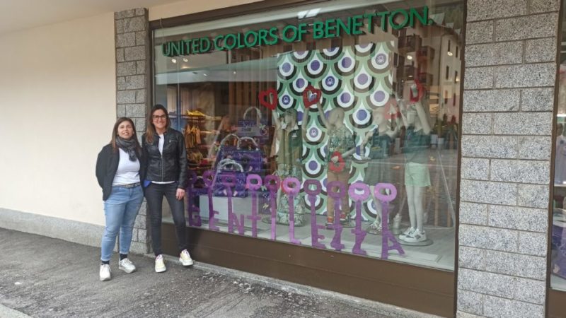 Iniziato l’allestimento delle vetrine del gioco “Gira la vetrina” – Festival della Canzone Europea dei Bambini