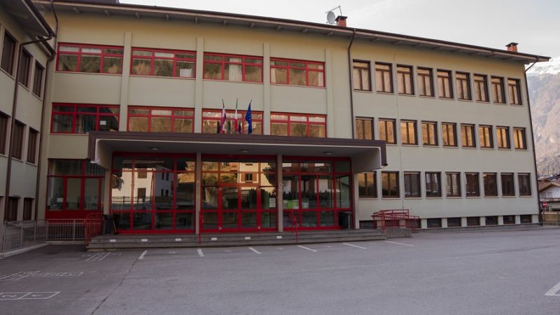 Gravissimo atto vandalico alle scuole di Pinzolo