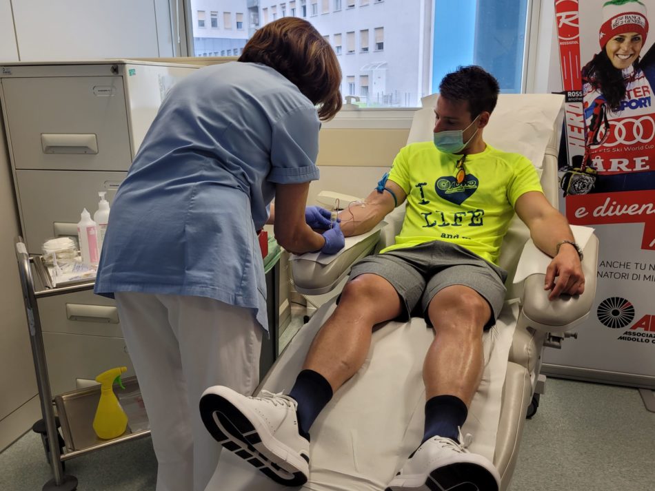 Lo sciatore Luca De Aliprandini è un “tipo giusto”: l’azzurro, atleta delle Fiamme Gialle, è entrato a far parte del Registro dei donatori di midollo osseo IBMDR