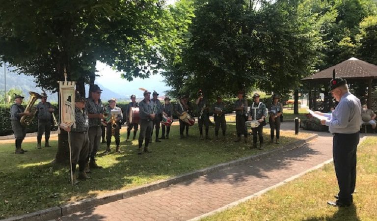 LA FANFARA  DEGLI ALPINI DI PIEVE DI BONO IN APSP A SPIAZZO RENDENA