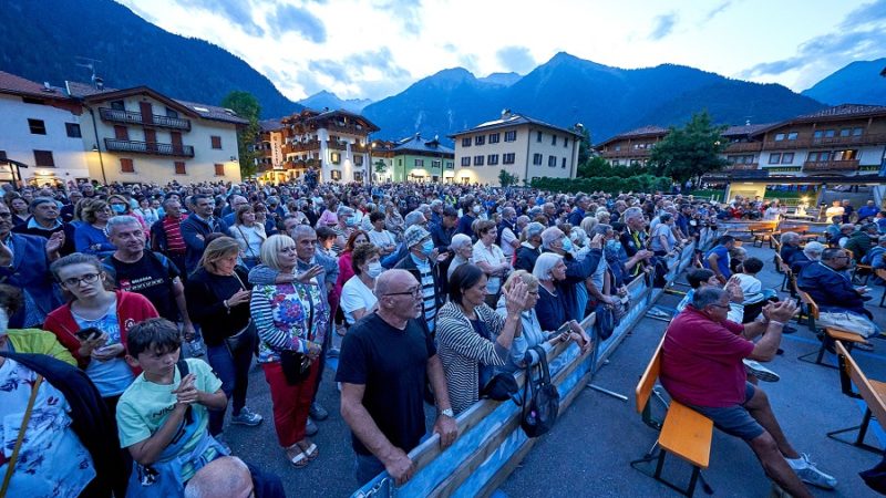 Ieri sera emozionante concerto evento di Ron a Pinzolo
